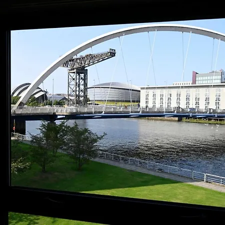Sec/ Hydro Two Bed Flat With Free Parking And Great View Apartment Glasgow Exterior photo