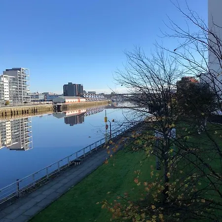 Sec/ Hydro Two Bed Flat With Free Parking And Great View Apartment Glasgow Exterior photo
