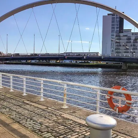 Sec/ Hydro Two Bed Flat With Free Parking And Great View Apartment Glasgow Exterior photo